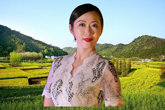 龙老爷子只是看了自己的儿子一眼，龙智的父亲立刻背后生寒