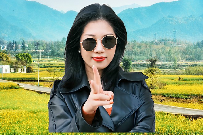 为首的正是那杨队长，他惊讶地看着站在原地的苏曼s，问道