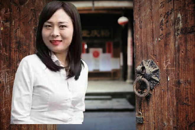 伊轩十分无奈，耸了耸肩膀，惹得露露嘴巴撅的更高了
