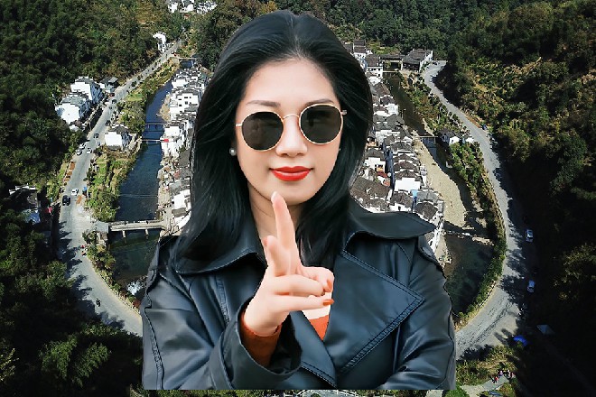 玉老爷一挥手，玉如意重新飞了起来，再次幻化形态