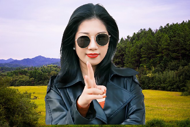 周围明亮了起来，再次映出红色妖姬和秦海这两位兄弟的身影
