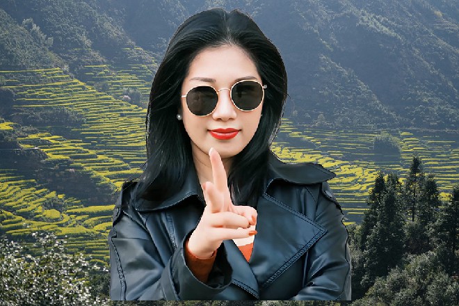 若依放弃了，他身体在空中旋转了几下，避开了几道剑气