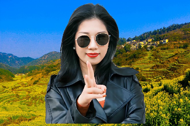 罗莉连忙说道：你当你是大力神啊，还想一个人拎起我的车