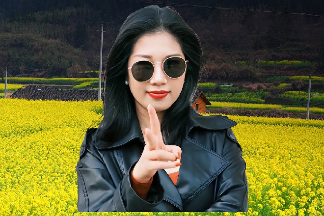 说着，他直接一纵身跳了过来，直接扑到了伊轩的身上