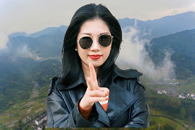 荷娜的话让露露十分的郁闷，她还真拿这个女空贼没有办法