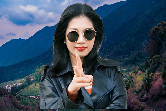 维克多不是莽夫，他在掂量苏曼s的实力，不想做无谓的牺牲