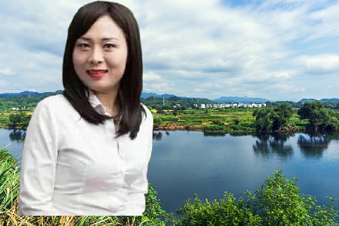 红色妖姬看到王玥躺在床上，白嫩的皮肤上带着一种灼热的红晕