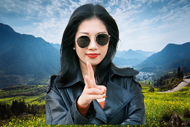Abb站直了身子，然后举起自己的右手，竖起一根手指