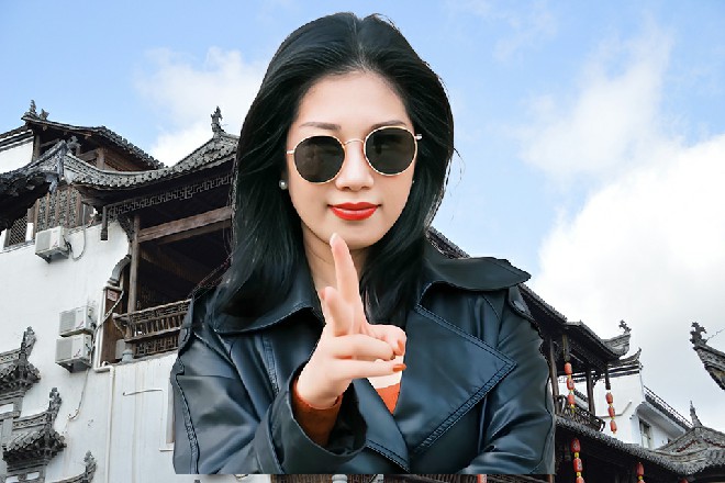 证件上的徽记伊轩并不认识，不过上面的章伊轩却知道