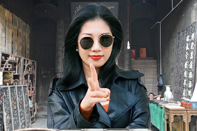 老乞丐双手如同摆锤，直接向着伊轩的太阳穴打了过来
