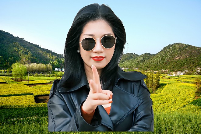 妈妈，这是新搬来的叔叔，人很好的，还请我吃东西
