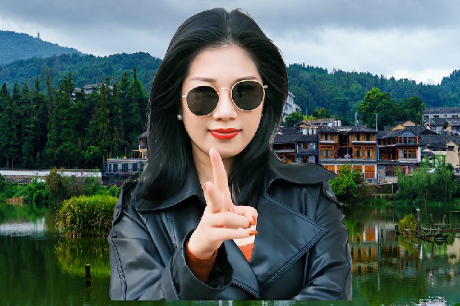 说着，王小刀让子弹上膛，脚底下的导演直接吓尿了裤子
