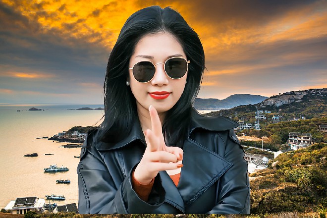 一个男子的身形倒退几步，他手里拎着一把锋利的苦无