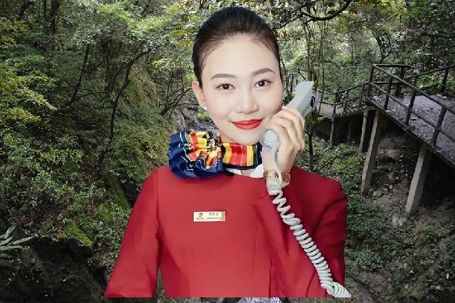 何千语失去了立足点，在空中一个翻身，向着地面落去