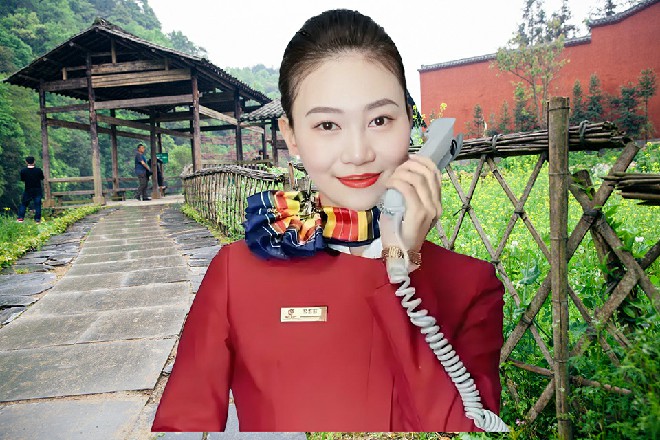 龙娇娇曾经亲眼看过，这老头用自己的手掌捏碎了一块板砖