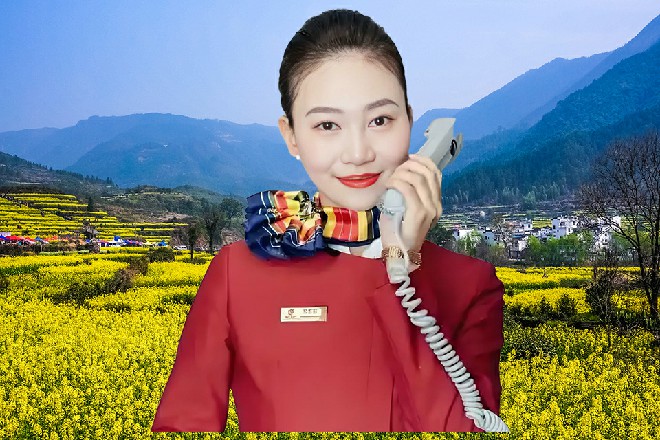 红色妖姬做了个自我介绍，很抱歉，不得已才扮演了一下恶魔