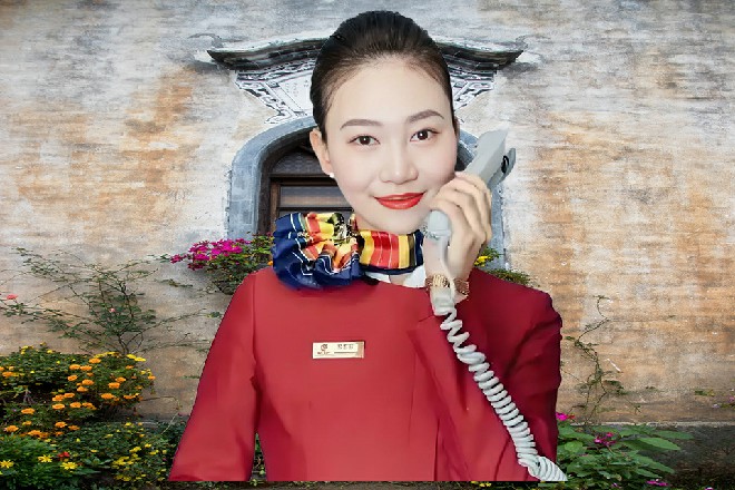 诺曦S的身体直接化作了炮弹，轰在了后面的墙壁上面