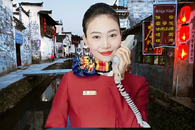 诺曦S趁机一跃而起，站稳身体，看着对面的圣堂骑士