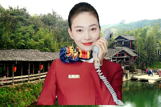 红色妖姬甩了甩有些酸麻的手臂，这龙枭涯的一拳果然不是盖的
