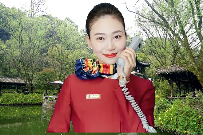 而一座巨大的钟楼，倒扣过来，出现在了贞德的头顶