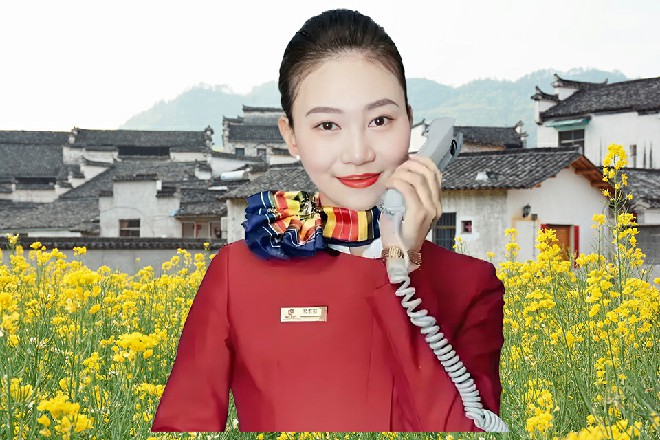 诺曦S也不说什么，他就坐在那里，还敲着牢门，喊道