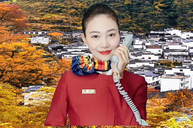 苏曼s翻开旅行箱，从里面抽出一件黑色的特战衣，穿在了身上