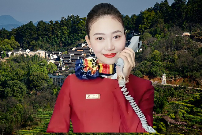 罗芙已经起床了，穿戴好了衣服，还替红色妖姬擦拭好了断水刀
