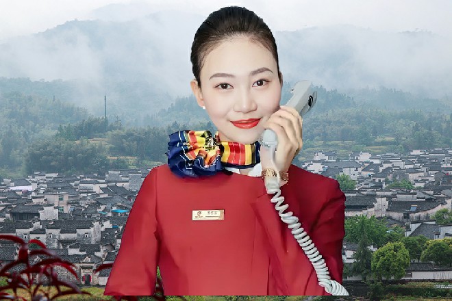 没等他们想明白，这迈巴赫直接气势汹汹地冲进了人群当中