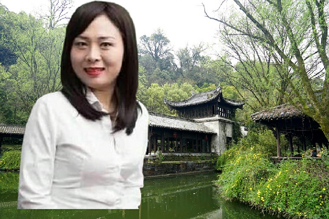 张油油眼中闪过一丝厉色，周围那些打手们也蠢蠢欲动