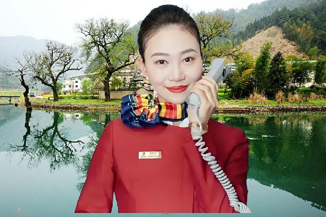但就在这时候，苏曼s忽然感觉到空中传来了一股巨大的压力