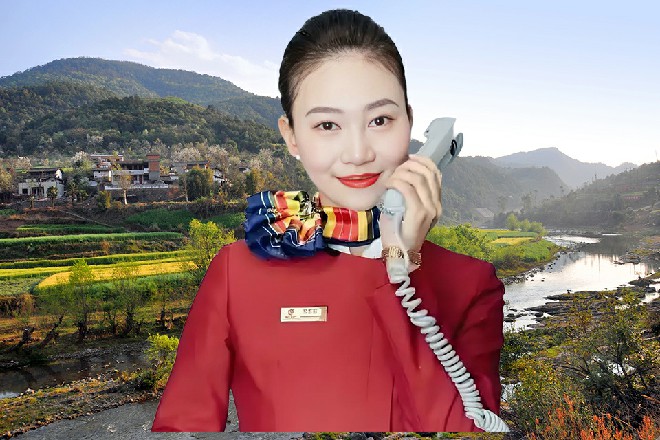 苏曼s斩断了火鞭，在空中一翻身，接着双手合十，面貌庄严