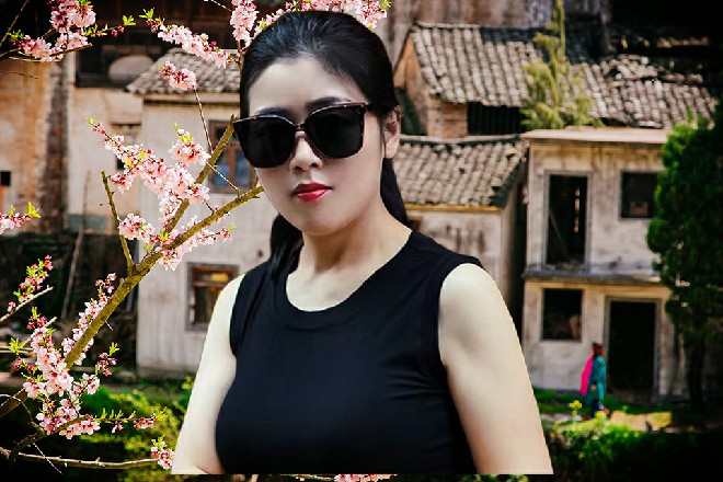 几个大汉走过来，直接拎着有些瘦弱的伊轩，往外丢去