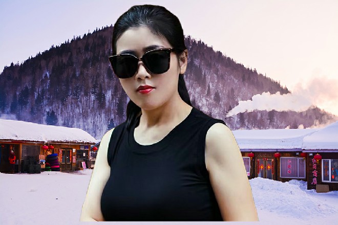 怎么美女都喜欢往哪个小保安身边凑难道她们都瞎了眼不成