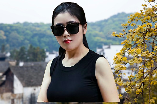 诺曦S摸了摸自己的屁股，发现没有长出尾巴，松了口气
