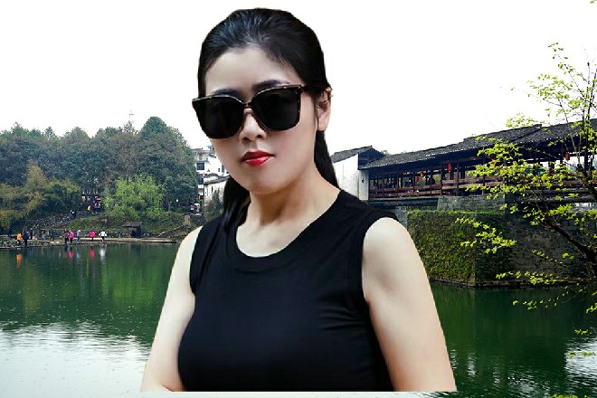 他说着，右手手掌变得如同青玉一般，让刘宝军脸色白了起来