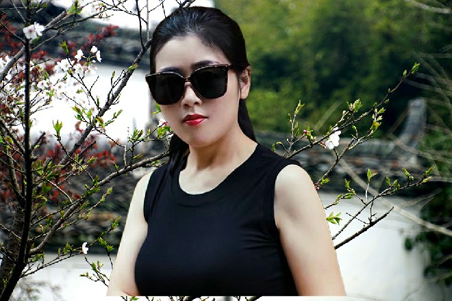 这话倒是让红色妖姬无力反驳，这丫头，有时候还是挺聪明的