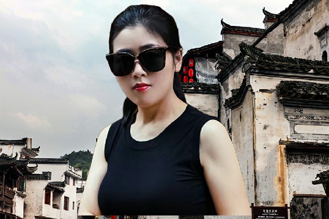 警察们立刻调动队伍，对着周围开始进行地毯式的搜索
