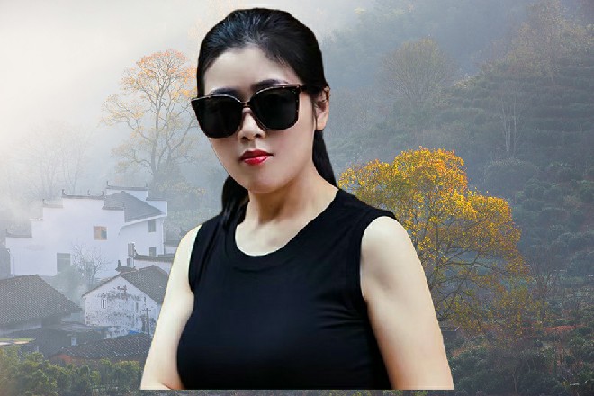 何素收回自己的手来，带着点犹豫说道：现在我有点后悔了