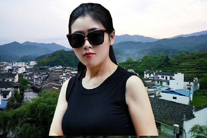红色妖姬满意地点点头，而此时面前只剩下了那个四翼小队长