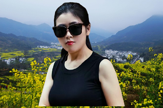 而红色妖姬的双眼，有一点金色的光辉，他自己都不曾注意到
