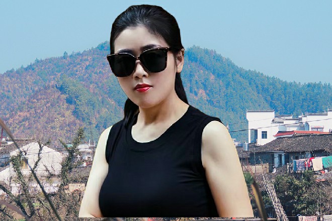 伊轩说着，转身一记倒勾腿，直接踢向了黑无常的脑袋