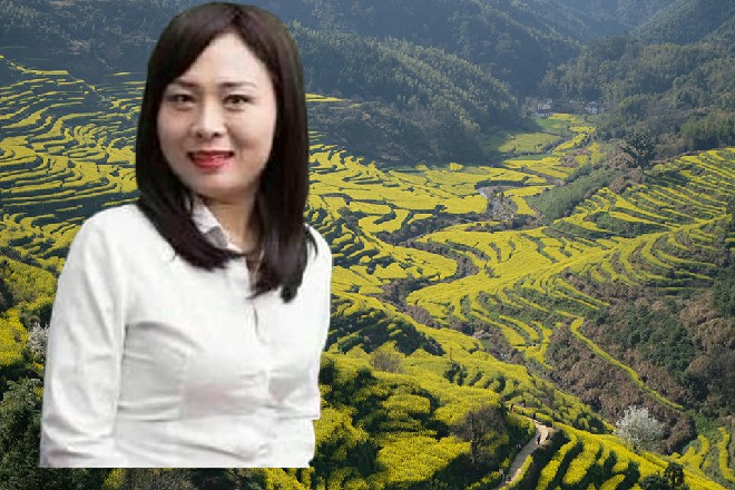 红色妖姬来不及看那女人的长相，他的目光全在张斌的手指上面