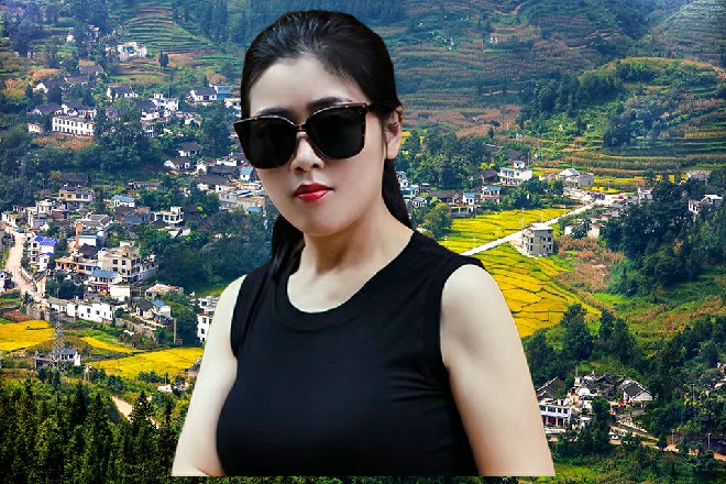 因为还没吃东西，所以伊轩拿了这袋薯片准备路上吃的