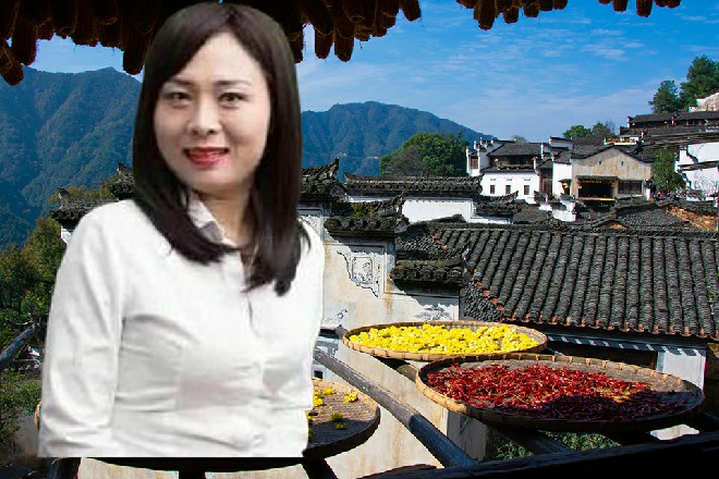 伊轩站在那里，脚下踩着迷魂步，游走在几个打手中间