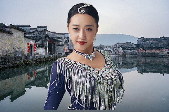 那恶鬼转过身来，望着红色妖姬，血盆大口里发出刺耳的笑容