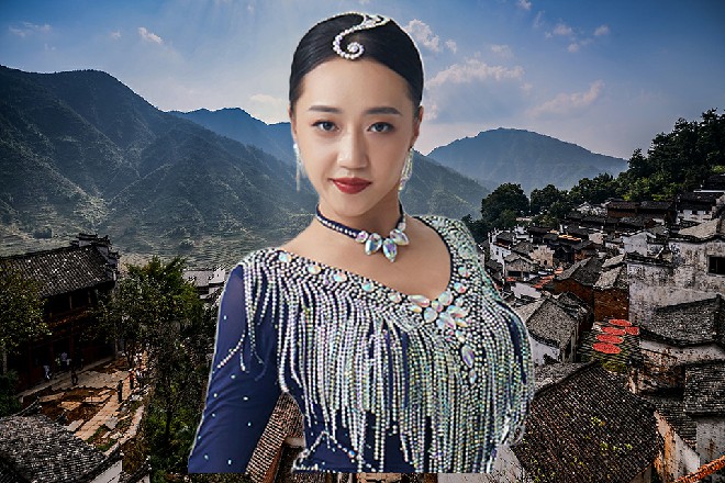 许磊说着，表情那叫一个神秘，惹得伊轩都有点好奇了