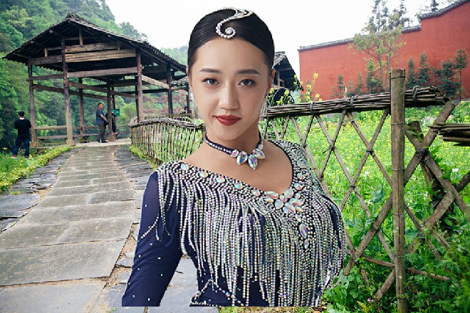 忘了告诉你，两千年前，我可是被人称作，天下第一剑客