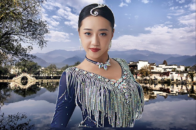 他只能勉强阻挡王玥把自己掐死，但却管不了其他的事情