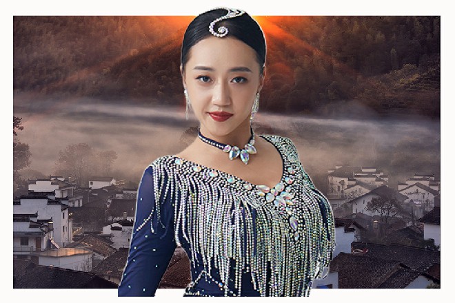 王玥站在人群里，看着那风光的红色妖姬，心中忍不住有些感慨