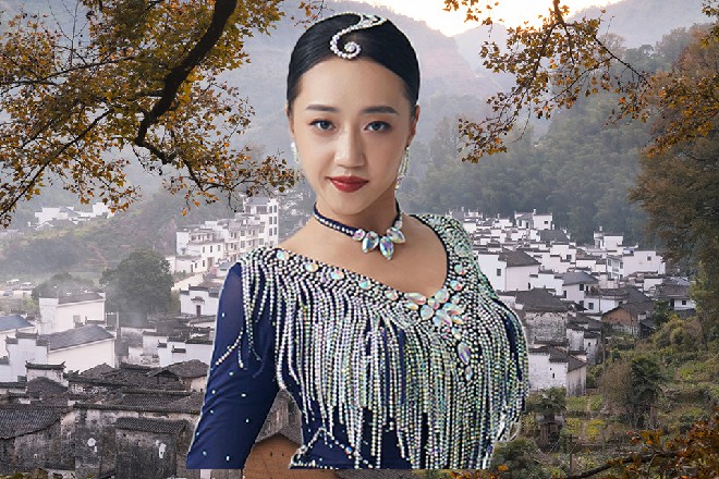 没什么，你的胸很大嘛，似乎有点增生，我帮你看看怎么样